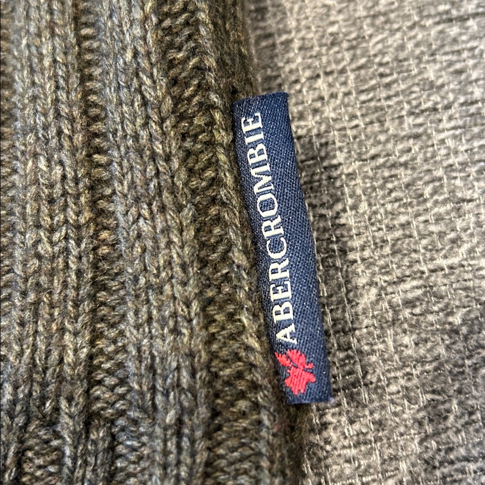 Abercrombie & Fitch Men's V Neck Sweater - Picture 4 of 4